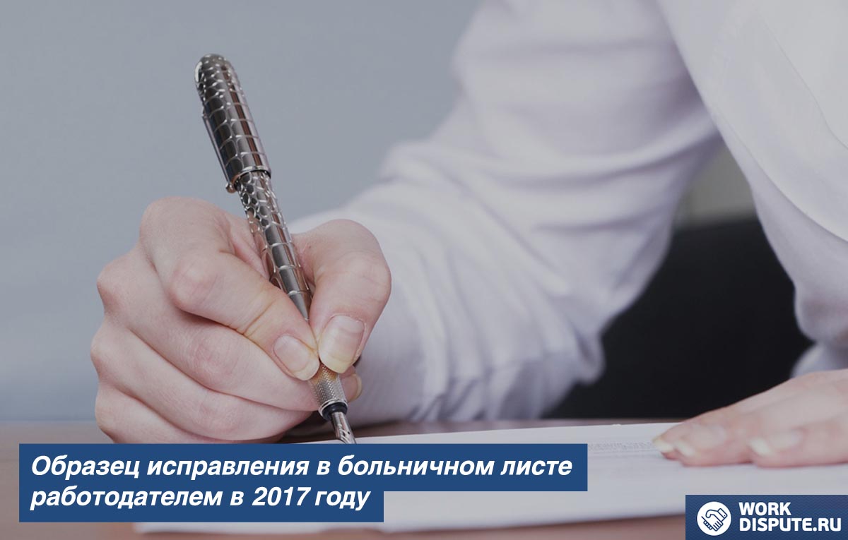 женщина пишет ручкой на бумаге