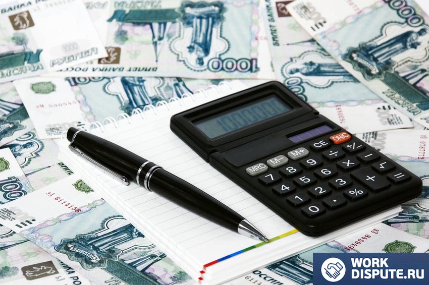 офисные принадлежности лежат на купюрах