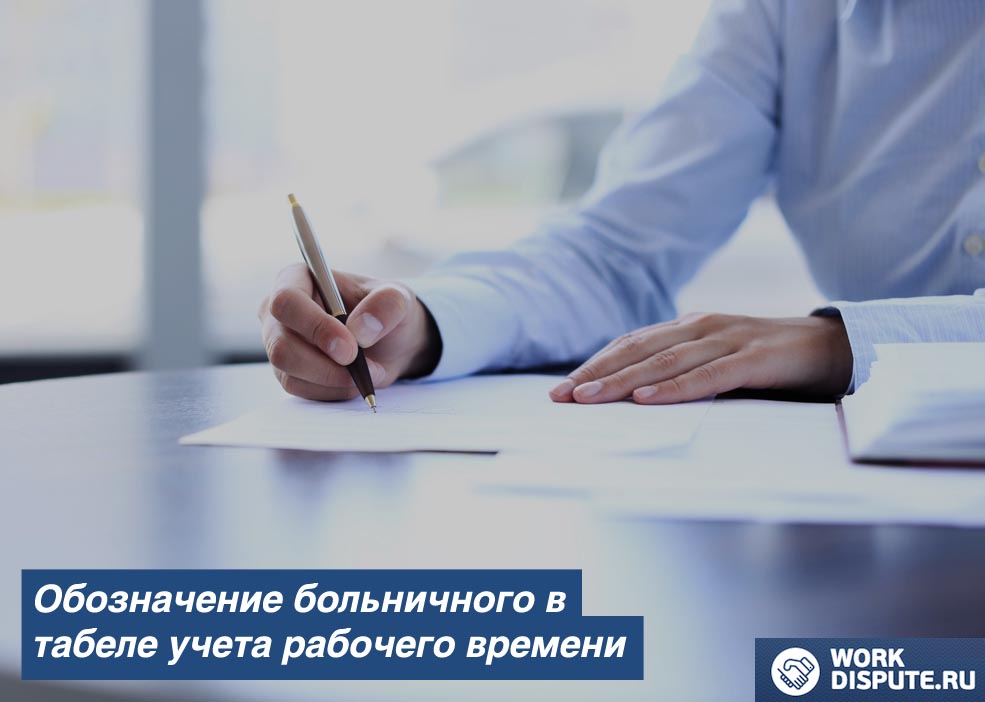 женщина пишет ручкой на листе бумаги